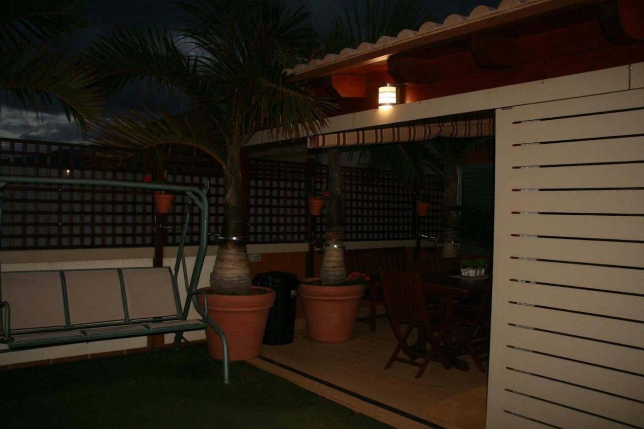 Apartamento Vacacional Atico Frente Al Mar Candelaria Exterior photo